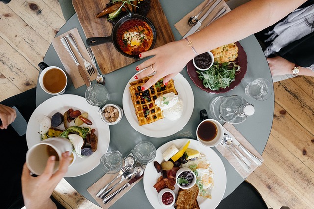 https://pixabay.com/de/fr%C3%BChst%C3%BCck-lebensmittel-essen-690128/